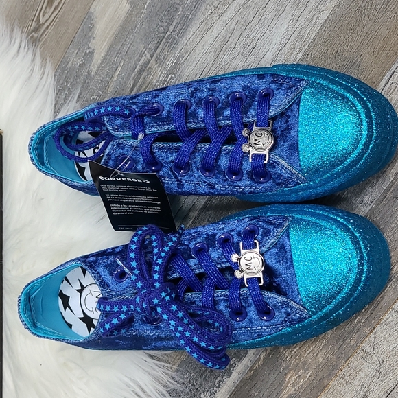 Converse x Miley Cyrus Sneakers - Picture 4 of 12